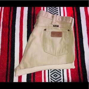 Wrangler High Waisted Cut Off Jeans